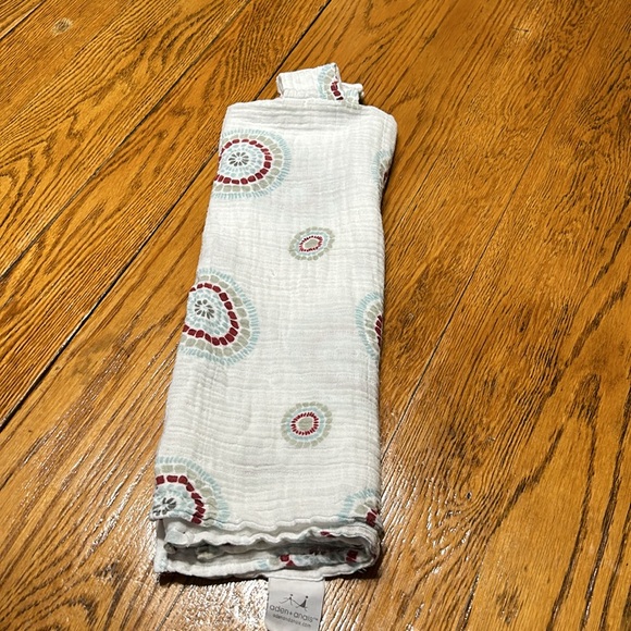 Aden + Anais muslin cover, snaps on car seat handle to drape over baby. - Picture 6 of 6